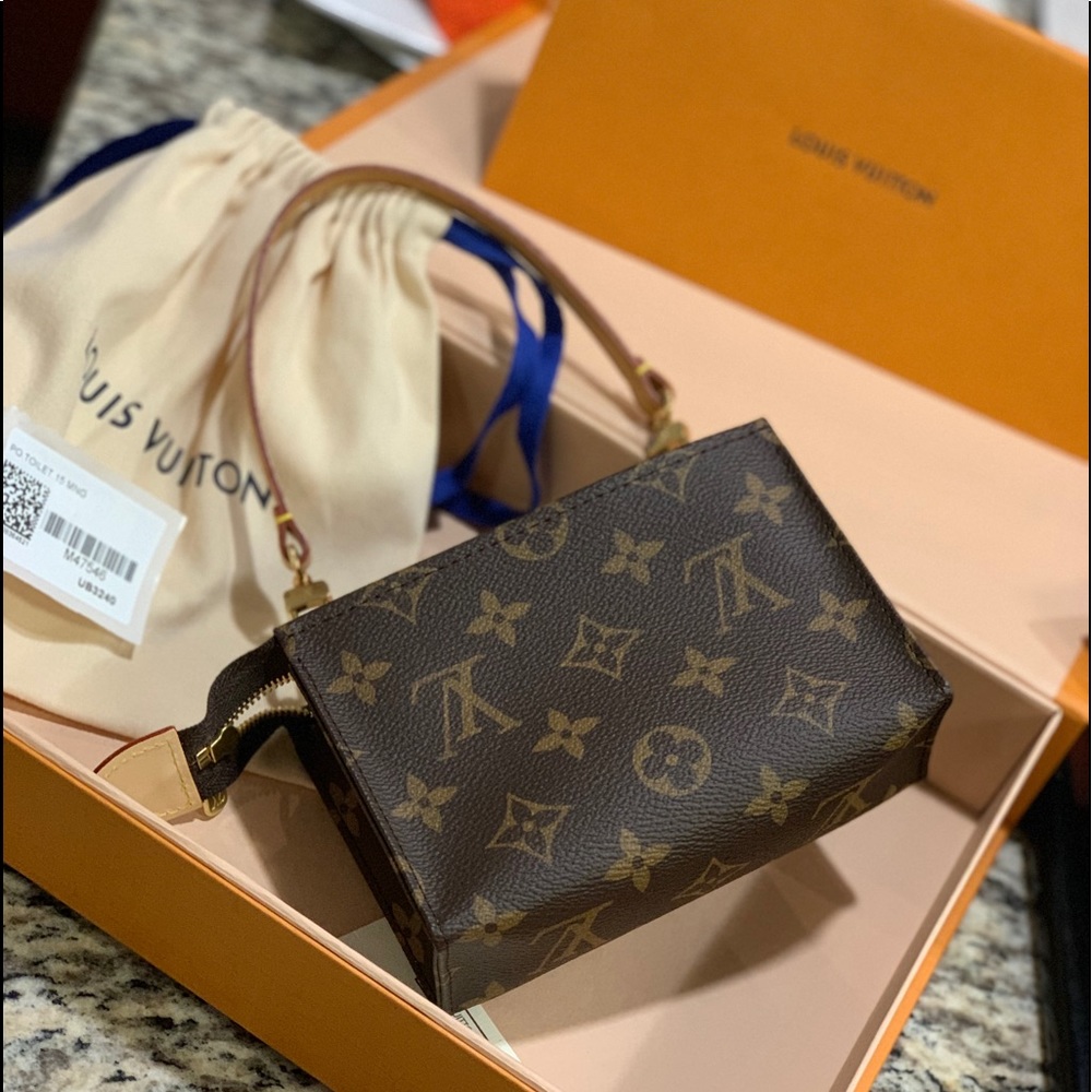 Sold Louis Vuitton Toiletry 15 - Picture 15 of 16